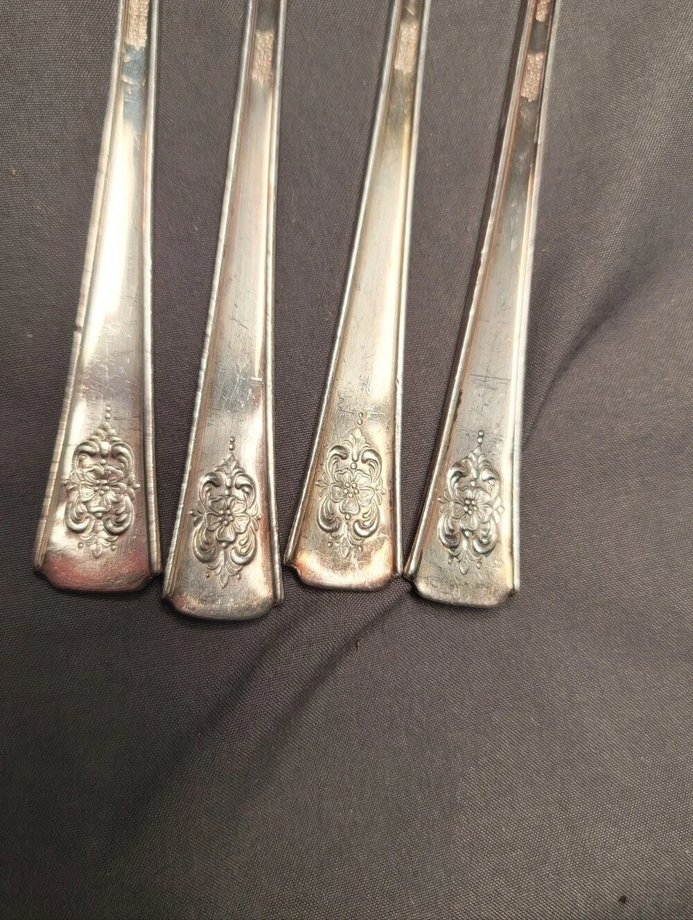 Vintage Wm Rogers Silver Plated Mountain Rose Dinner Forks. Set of 4